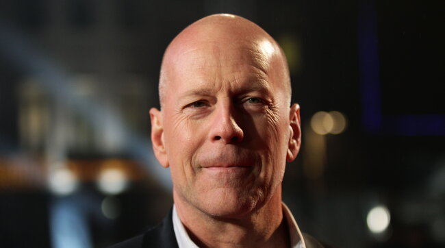 Usa, peggiorano le condizioni di Salute dell’attore Bruce Willis: “Non parla più e non capisce”
