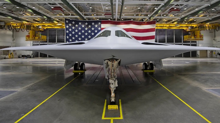Usa, presentato il nuovo super bombardiere nucleare B21 Rider, l’aereo più sofisticato del mondo