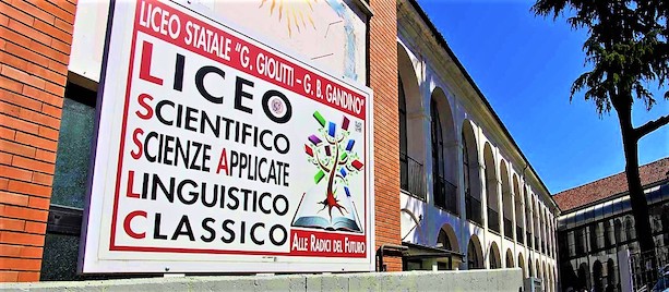 Bra (Cuneo), un 17enne è rimasto ferito nel crollo di una parte del soffitto in un’aula del liceo Giolitti-Gandino