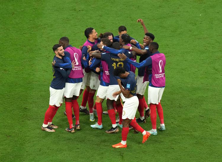 Mondiali di Calcio, la Francia supera l’Inghilterra 2-1 e accede alle semifinali