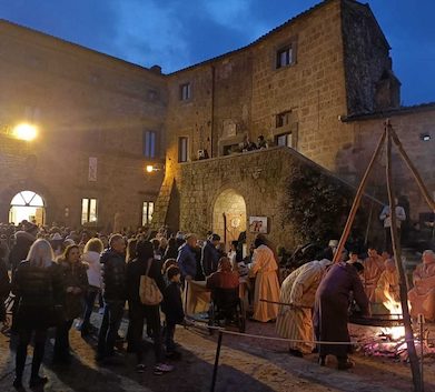 Santa Marinella, applausi per la rappresentazione teatrale del presepe vivente