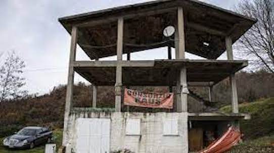 Roma, ecco il “rudere” dove viveva Claudio Campiti, il killer di Fidene