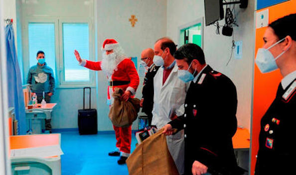 Roma, il Babbo Natale dei carabinieri per i pazienti del Bambin Gesù