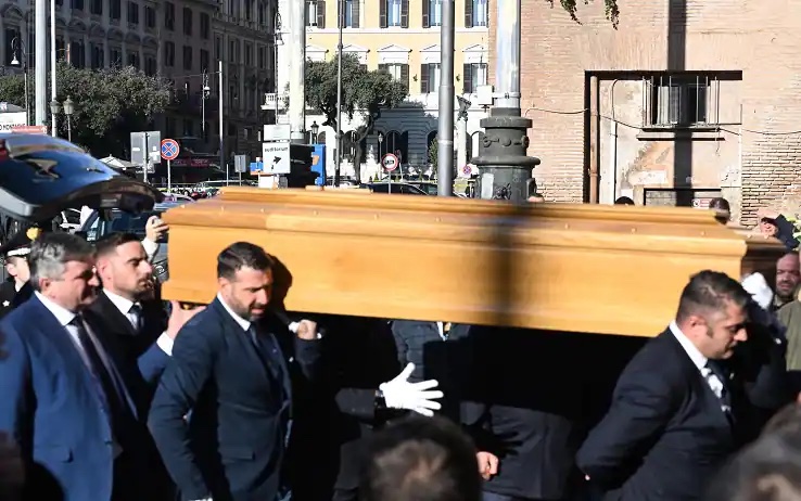 Roma, oltre duemila persone ai funerali di Sinisa Mihajlovic alla Basilica di Santa Maria degli Angeli e dei Martiri