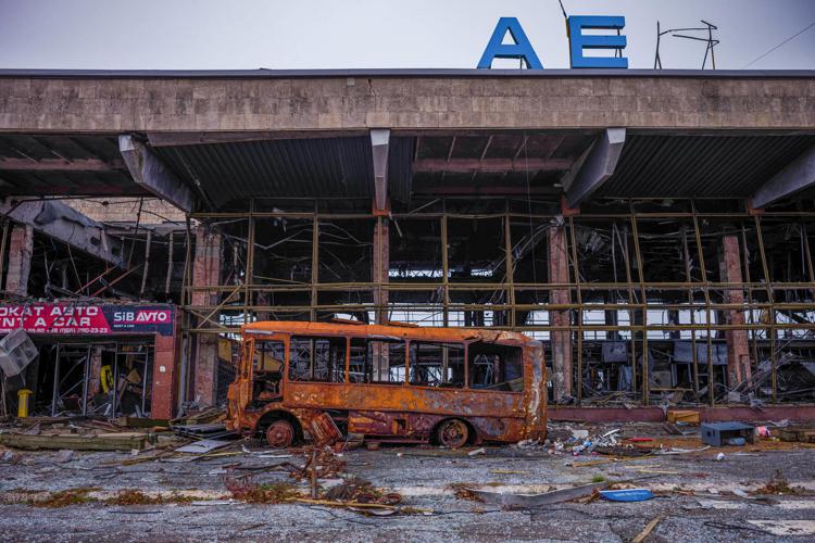 Guerra in Ucraina, le perdite russe: 90.600 soldati, 2.917 carri armati, 5.886 mezzi corazzati, 280 aerei, 263 elicotteri, 4.472 autoveicoli e 16 unità navali