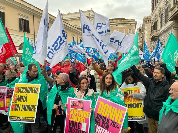 Roma, medici in piazza Santissimi Apostoli in difesa del sistema sanitario nazionale