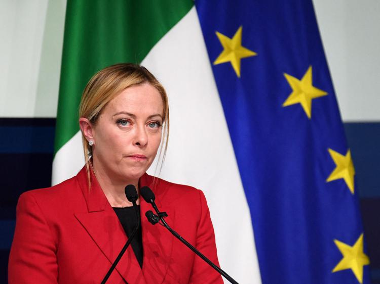 Gli italiani promuovono il governo di Giorgia Meloni, per quanto con dati inferiori rispetto al precedente esecutivo Draghi