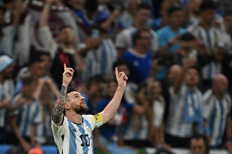 Mondiali di calcio, Messi in semifinale: battuta l’Olanda ai calci di rigore