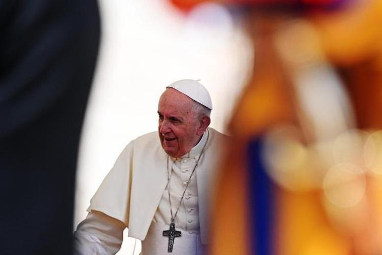 Vaticano, l’annuncio di Papa Francesco: “Ho già firmato le mie dimissioni in caso di impedimento medico”