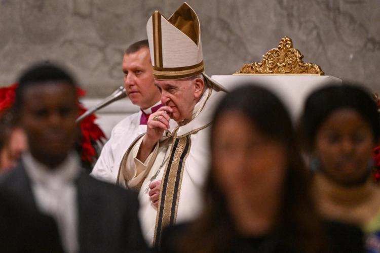 Natale, l’appello di Papa Francesco: “Il consumismo fa dimenticare il significato di questo giorno”
