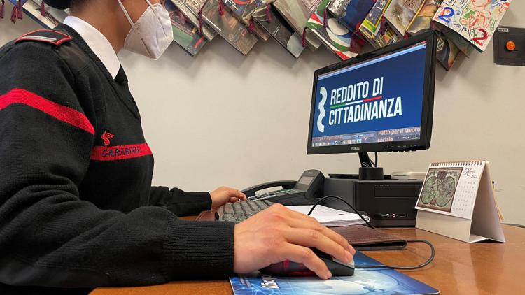 Roma, i carabinieri scoprono 95 “furbetti” del reddito di cittadinanza