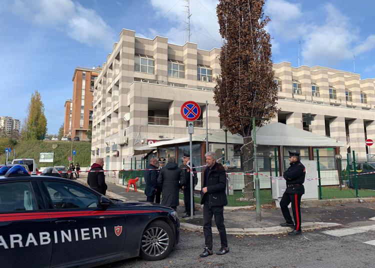 Roma, terrore e Fidene: un 57enne uccide tre persone in una riunione condominiale. Quattro i feriti