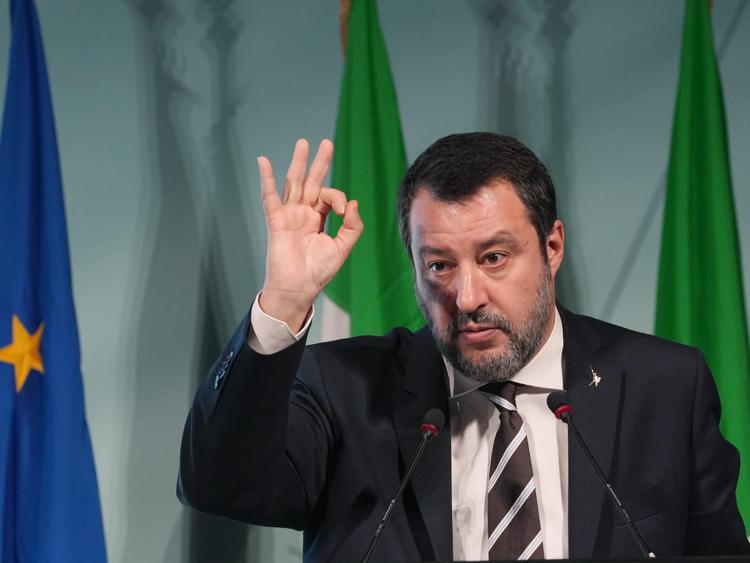 Fisco, il ministro Salvini ha detto che chi pensa che tagliare le tasse non sia una priorità “è cretino”