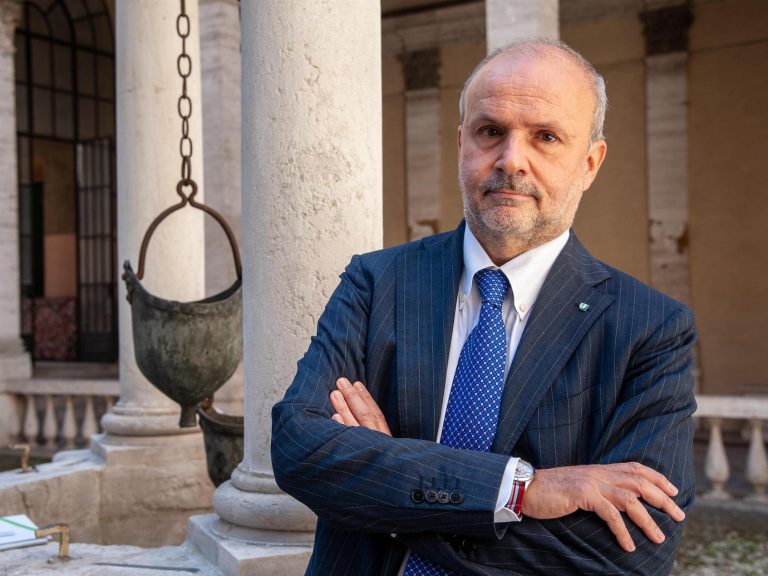 Sanità, parla il ministro Schillaci: “Riconoscere i meriti e l’importanza degli operatori sanitari e sociosanitari vuol dire attivarsi per valorizzare al meglio la loro professionalità”