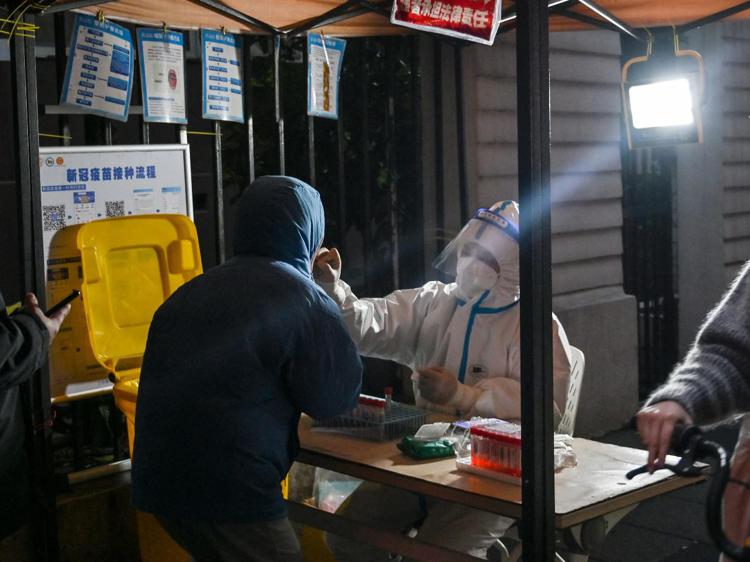 Covid, a Shanghai chiuse le scuole per l’aumento dei contagi
