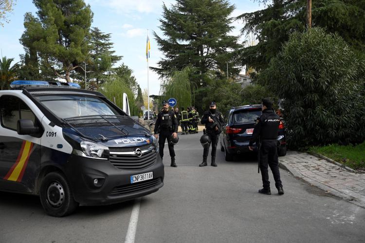 Spagna, sono 5 le buste-bomba recapitate nelle ultime ore. Una è stata ricevuta al primo ministro Pedro Sanchez