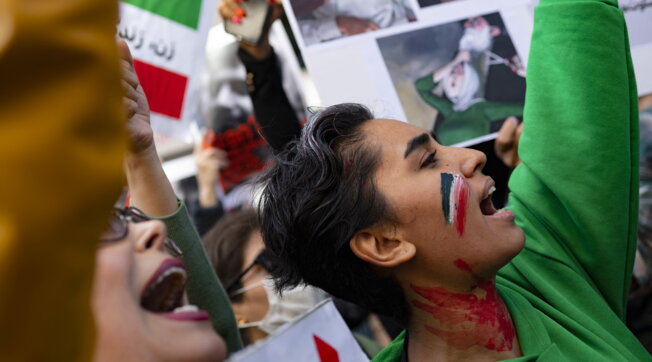 In Iran le autorità hanno emesso una condanna a morte per una donna incinta 