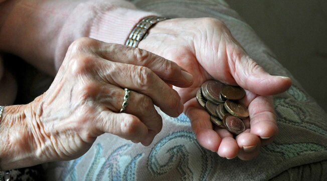 Inflazione, report della Coldiretti: Nel 40% delle famiglie italiane a salvare i bilanci sono i nonni