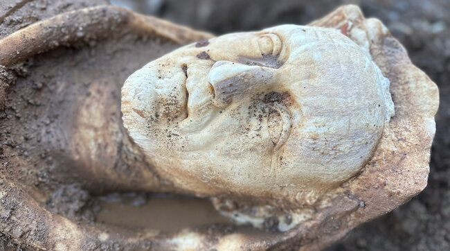 Roma, straordinario ritrovamento di una statua di Ercole nel Parco Scott tra la Colombo e l’Appia Antica