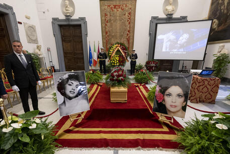 Roma, in Capidoglio aperta la camera ardente di Gina Lollobrigida