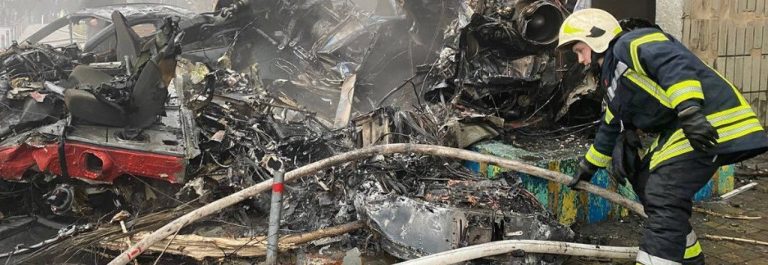 Elicottero precipita vicino ad asilo in regione Kiev: 16 morti tra il ministro dell’Interno ucraino