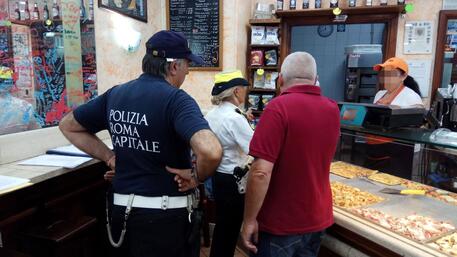 Roma, sequestrata una tonnellata di prodotti alimentari privi di tracciabilità