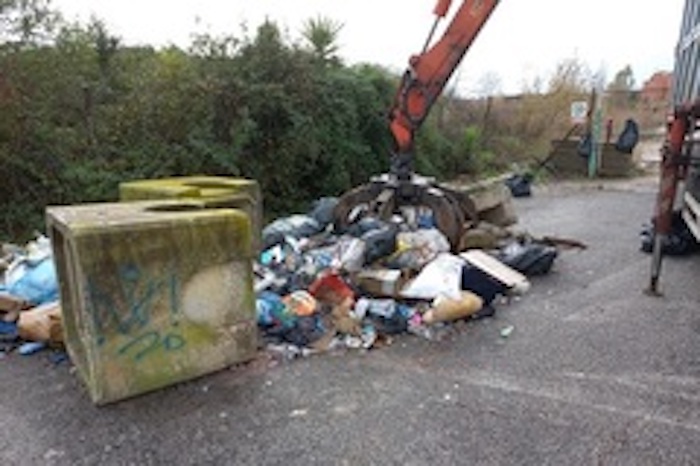 Roma, rimossi dall’Ama oltre 300 tonnellate di rifiuti abbandonate illecitamente su suolo pubblico nel solo mese di dicembre