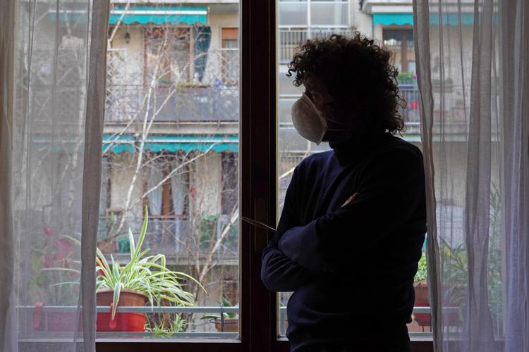 Covid, le nuove regole in Italia: stop dell’isolamento dopo 5 giorni per gli asintomatici
