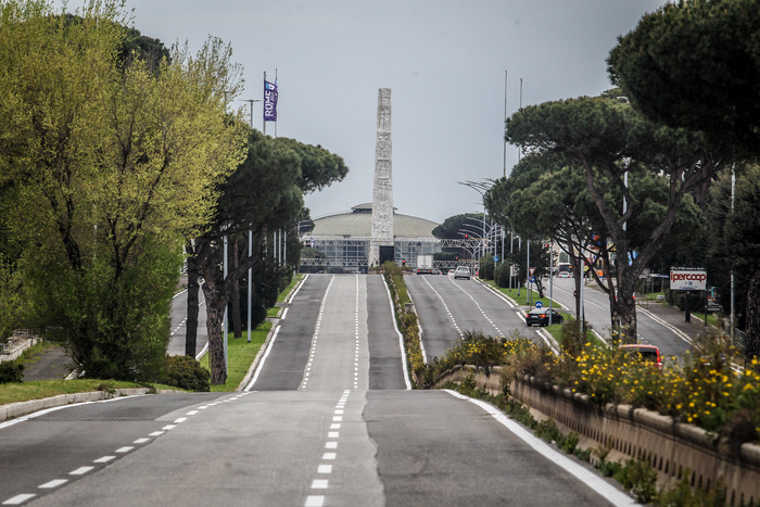 Roma, al via i controlli sui pini di via Cristoforo Colombo: ecco come cambia la viabilità