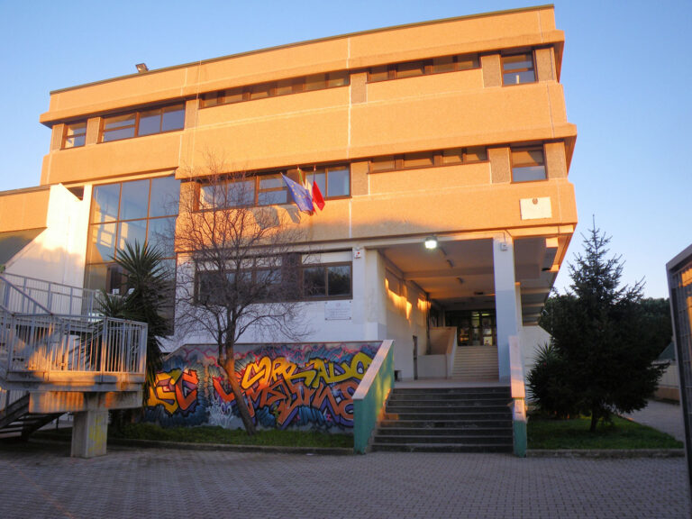 Alla scuola Corrado Melone è tempo di iscrizioni