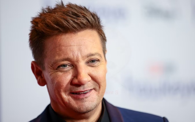 Usa, l’attore Jeremy Renner è stato dimesso dall’ospedale. La convalescenza sarà lunga