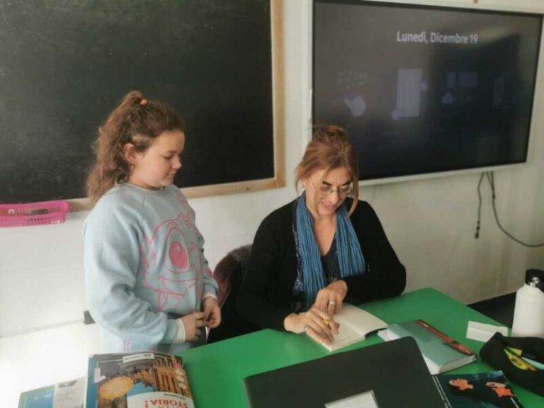 Ladispoli, gli studenti incontrano la scrittrice Laura Canestrari alla scuola Melone