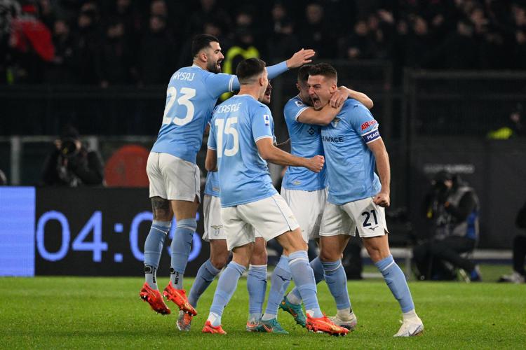 Calcio, la Lazio travolge il Milan 4-0 all’Olimpico