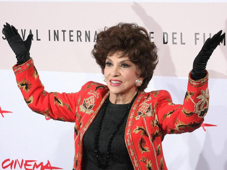 Cinema, si è spenta a 95 anni Gina Lollobrigida: l’indimenticabile “bersagliera”