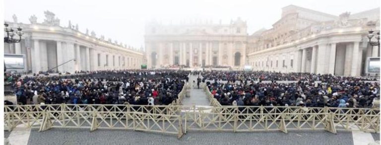Vaticano: oggi i solenni funerali per Benedetto XVI