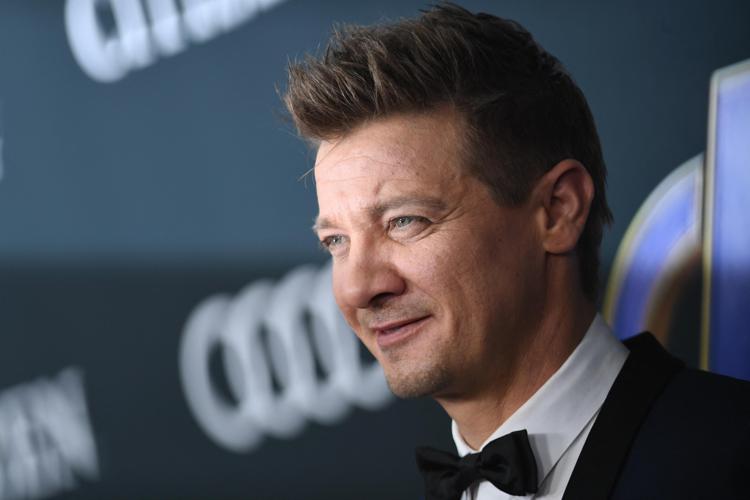 Usa, l’attore americano Jeremy Renner è ancora in condizioni critiche