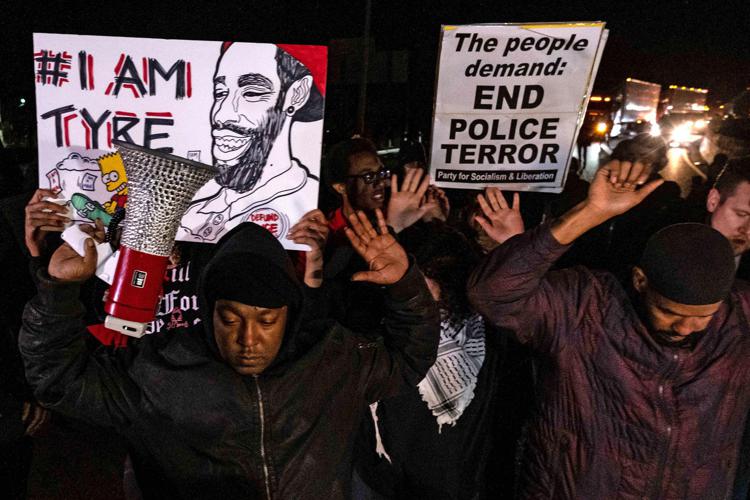 Usa, diffuso a Memphis il video del pestaggio di Tyre Nichols: esplode la protesta degli afroamericani