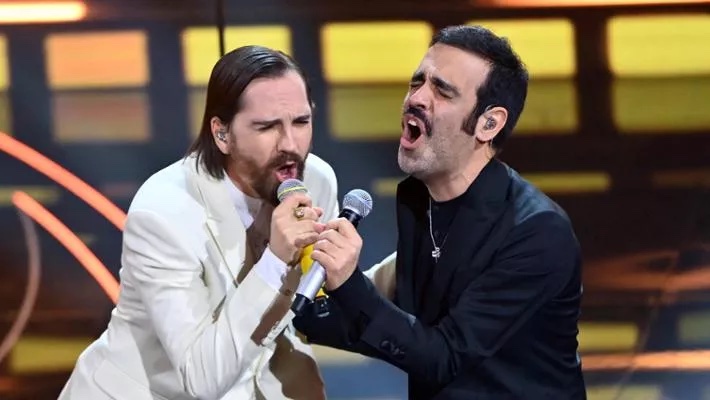 Sanremo, al duo Colapesce e Dimartino il premio della critica “Mia Martini” per il brano “Splash”