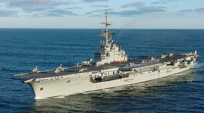 La Marina del Brasile ha annunciato di aver affondato nell’Oceano Atlantico l’ex portaerei Foch, carica di amianto, vernici e altri rifiuti tossici