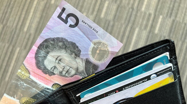 Australia: decisione storica da parte della Banca centrale: l’immagine di re Carlo III non comparirà sulle nuove banconote australiane da 5 dollari
