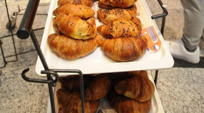 Merate (Lecco), una 23enne ha rischiato di morire per uno shock anafilattico avuto dopo aver mangiato una brioche alla crema