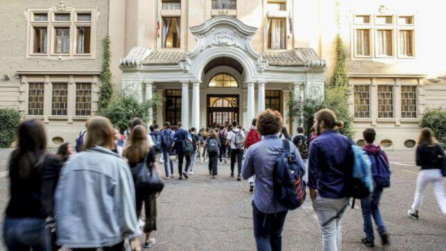 Il declino del liceo classico: sempre meno studenti lo scelgono in Italia