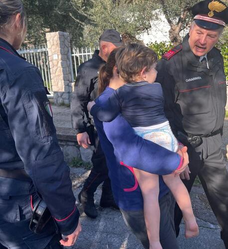 Massa Lubrense (Napoli), è stato ritrovato il bimbo di tre anni che si era allontanato stamattina dalla sua abitazione