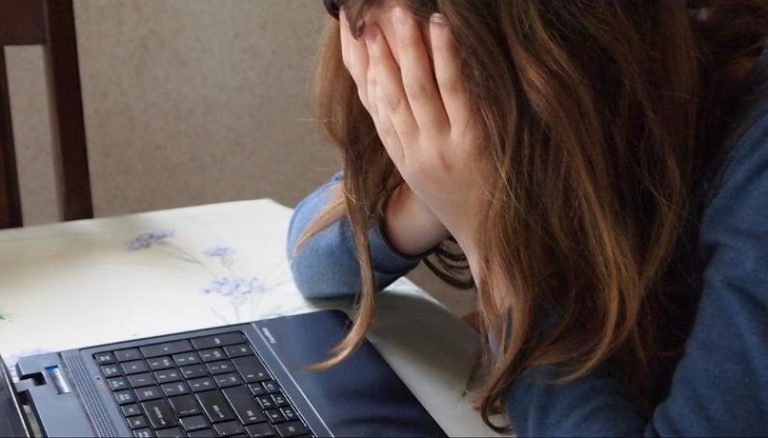 Il 15% degli adolescenti italiani (più di 1 su 6) dichiara di essere stato vittima di atti di bullismo e di cyberbullismo almeno una volta nella vita