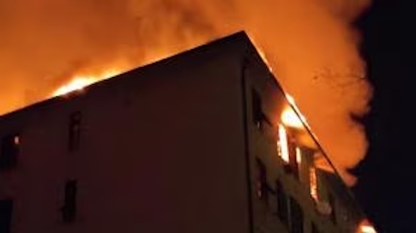 Genova, incendio in un palazzo: decine di persone evacuate