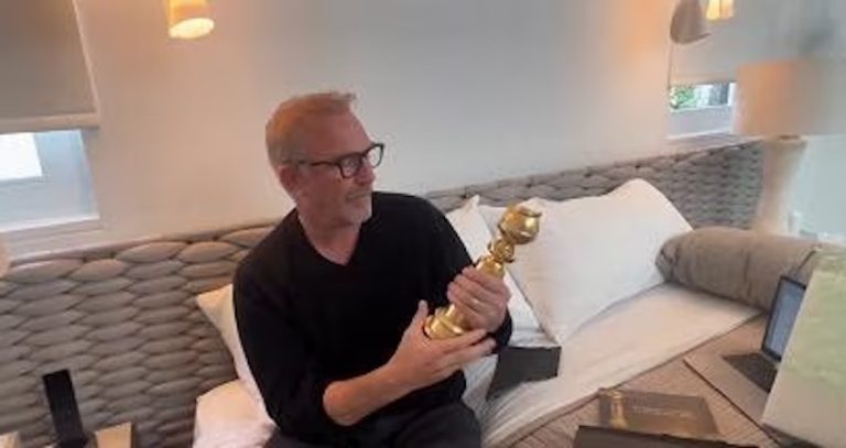 Cinema, a distanza di un mese dalla cerimonia dei Golden Globes Kevin Costner ha finalmente ricevuto il suo premio come migliore attore per “Yellowstone”