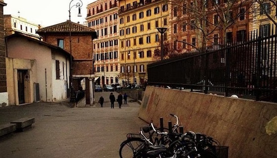 Roma, controlli sulla movida: maxi rissa in piazza San Cosimato a Trastevere