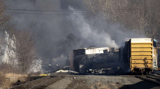 Usa, catastrofe ambientale in Ohio dopo il deragliamento di un treno merci carico di sostanze tossiche