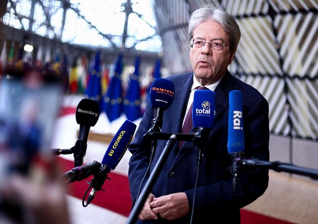 Da Gentiloni le previsioni economiche per l’Italia: nel 2023 il Pil al +0,8% e inflazione al 6,1%