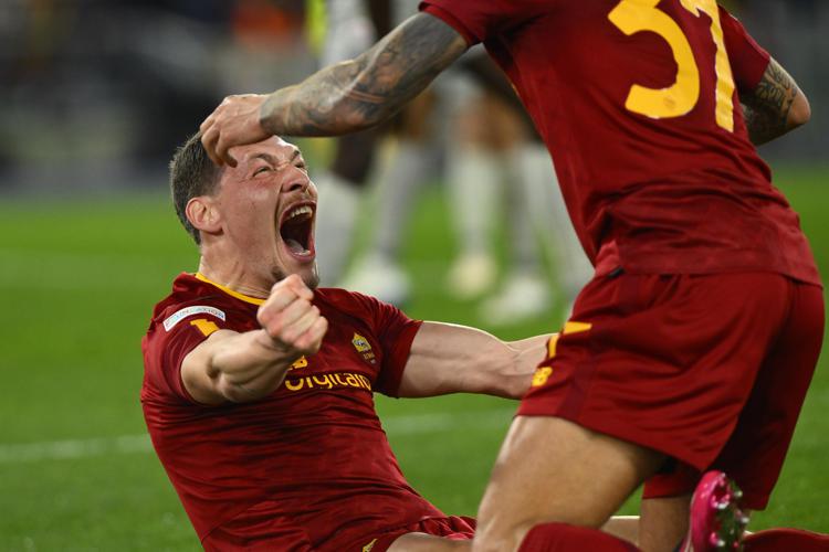 Calcio, la Roma batte il Salisburgo 2-0 e passa ai quarti agli ottavi di Europa League